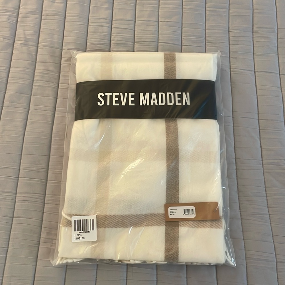 Steve Madden scarf